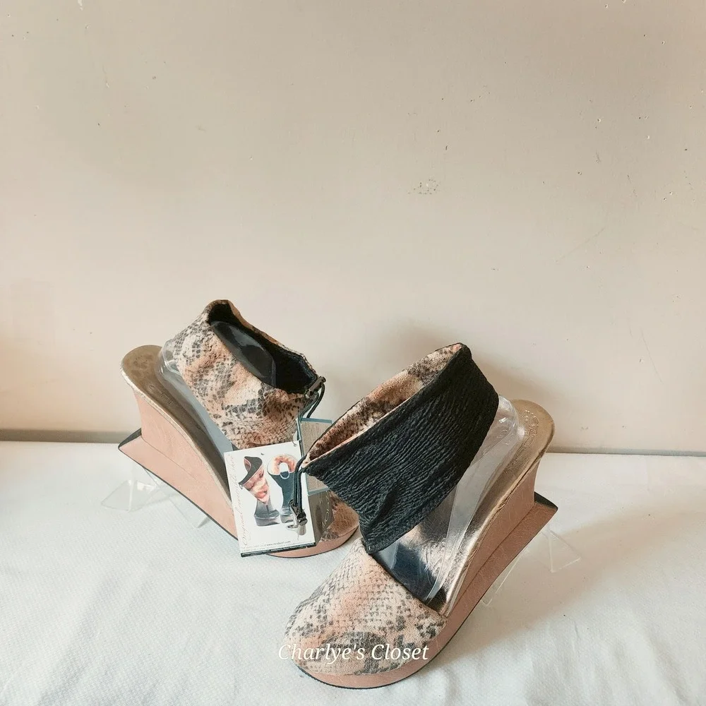 Reversible Ankle Wedge Sandals 12 NEW Tan Snakeskin Funky Platform Femme Queen